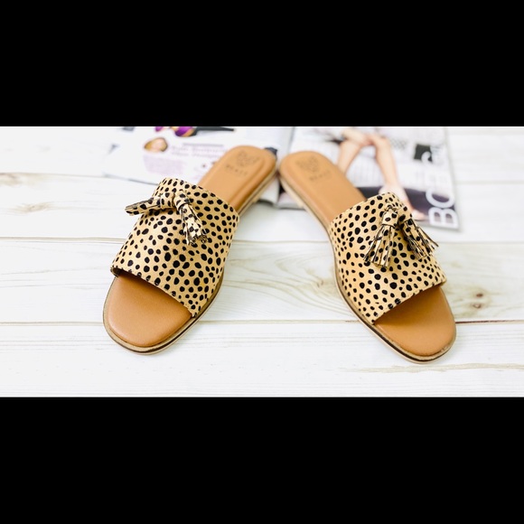 “Keesha” Sandal - Picture 1 of 2